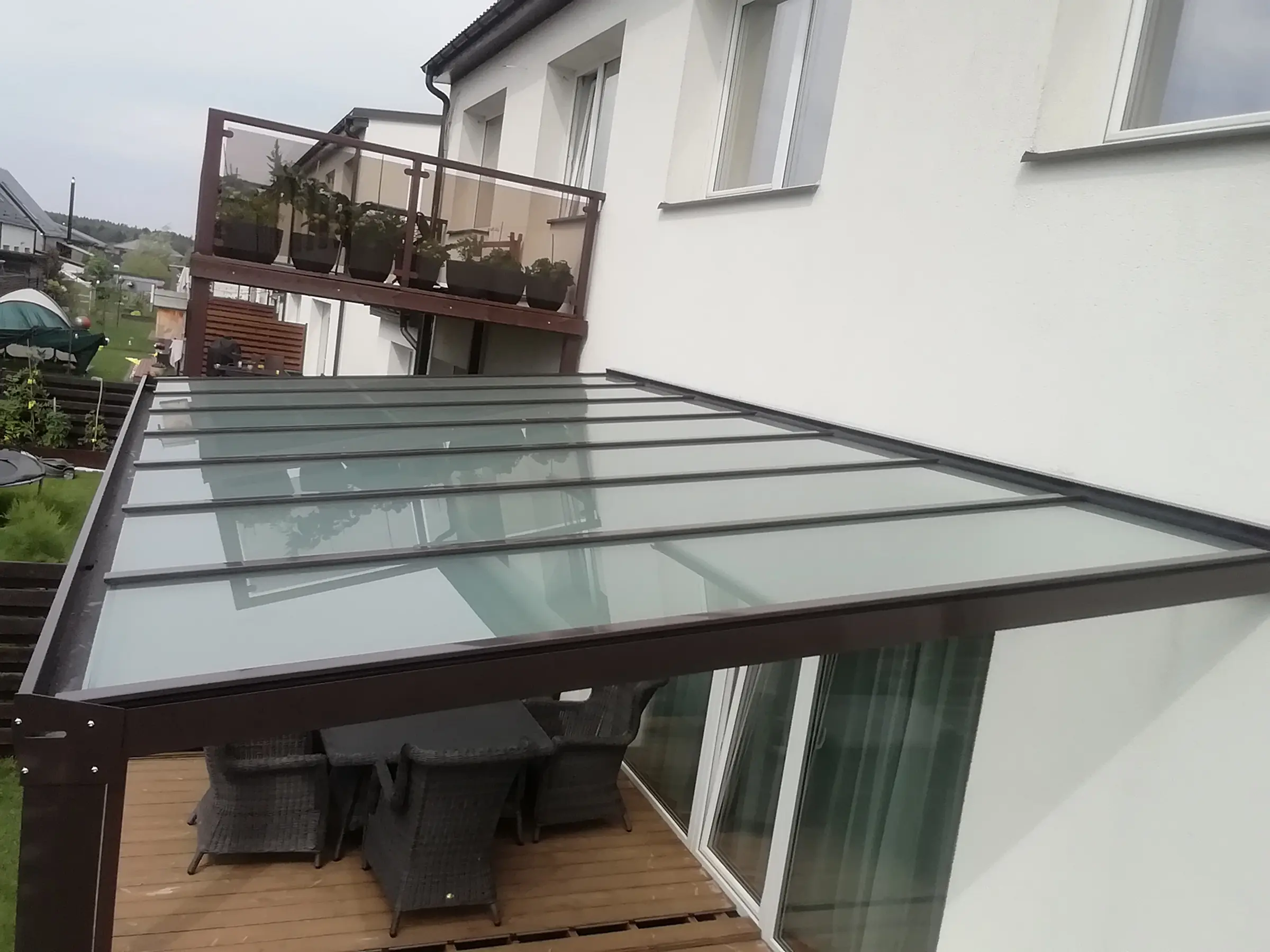 Terasos stoginės aliuminio profilio ir stogo detalė